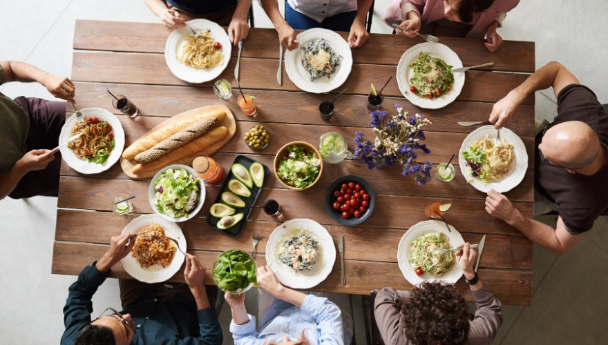 1660318322688 Familydinner