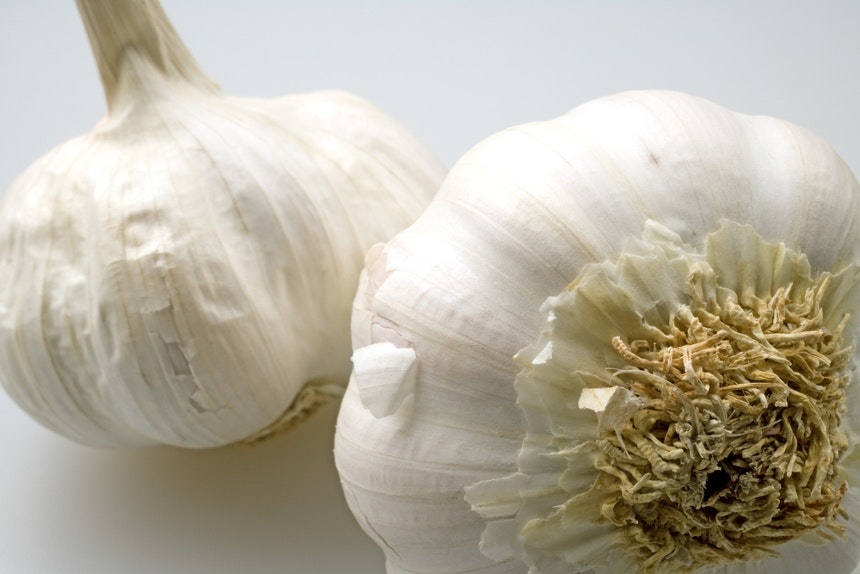 1661881006451 Twogarlicbulbs