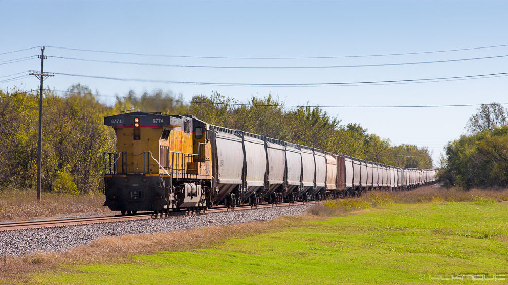 UP 6774 with grain train