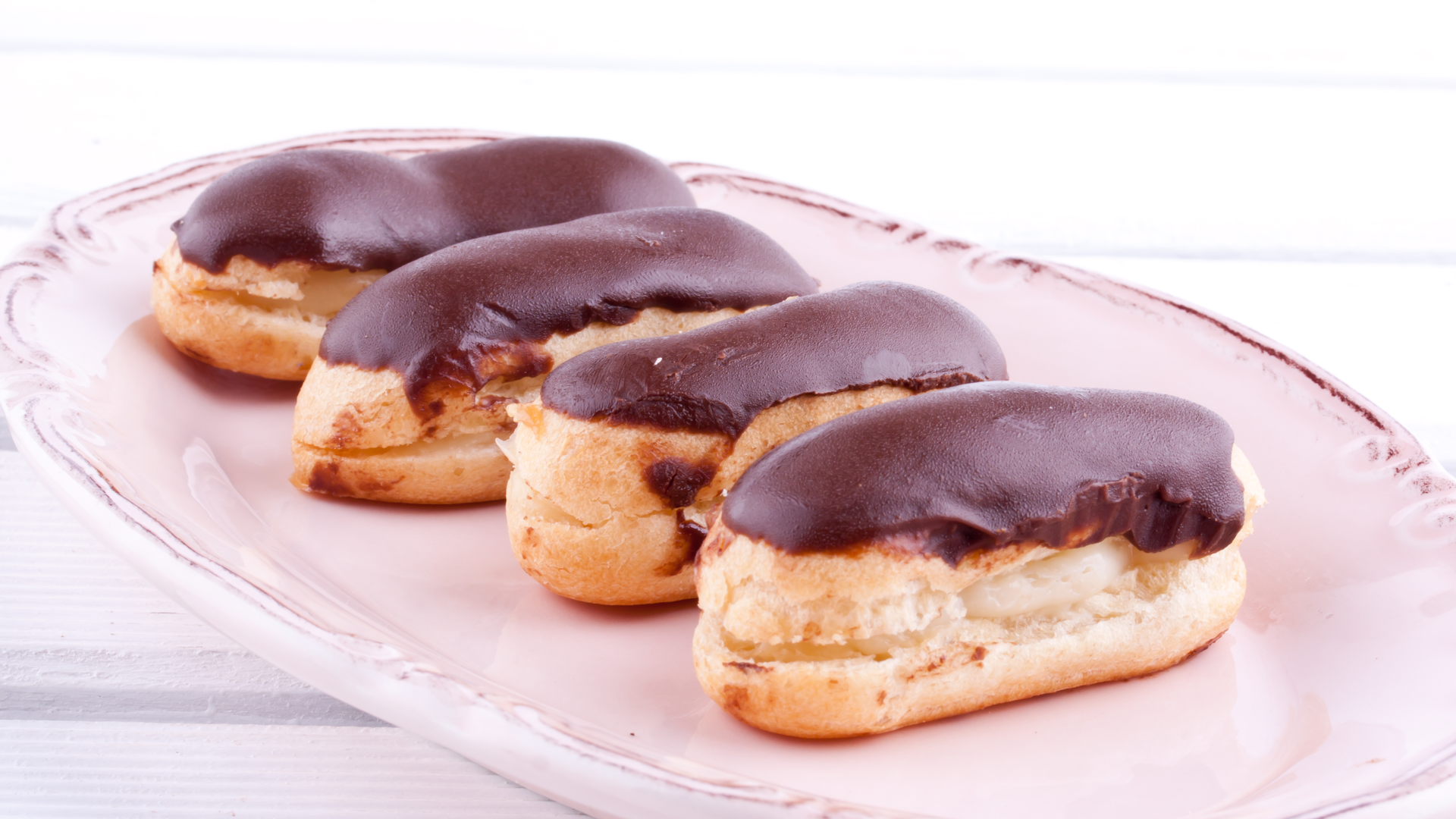 vanilla eclair chocolate frosting