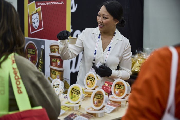 66229d9449b004001ebb0b0d Womanbooth