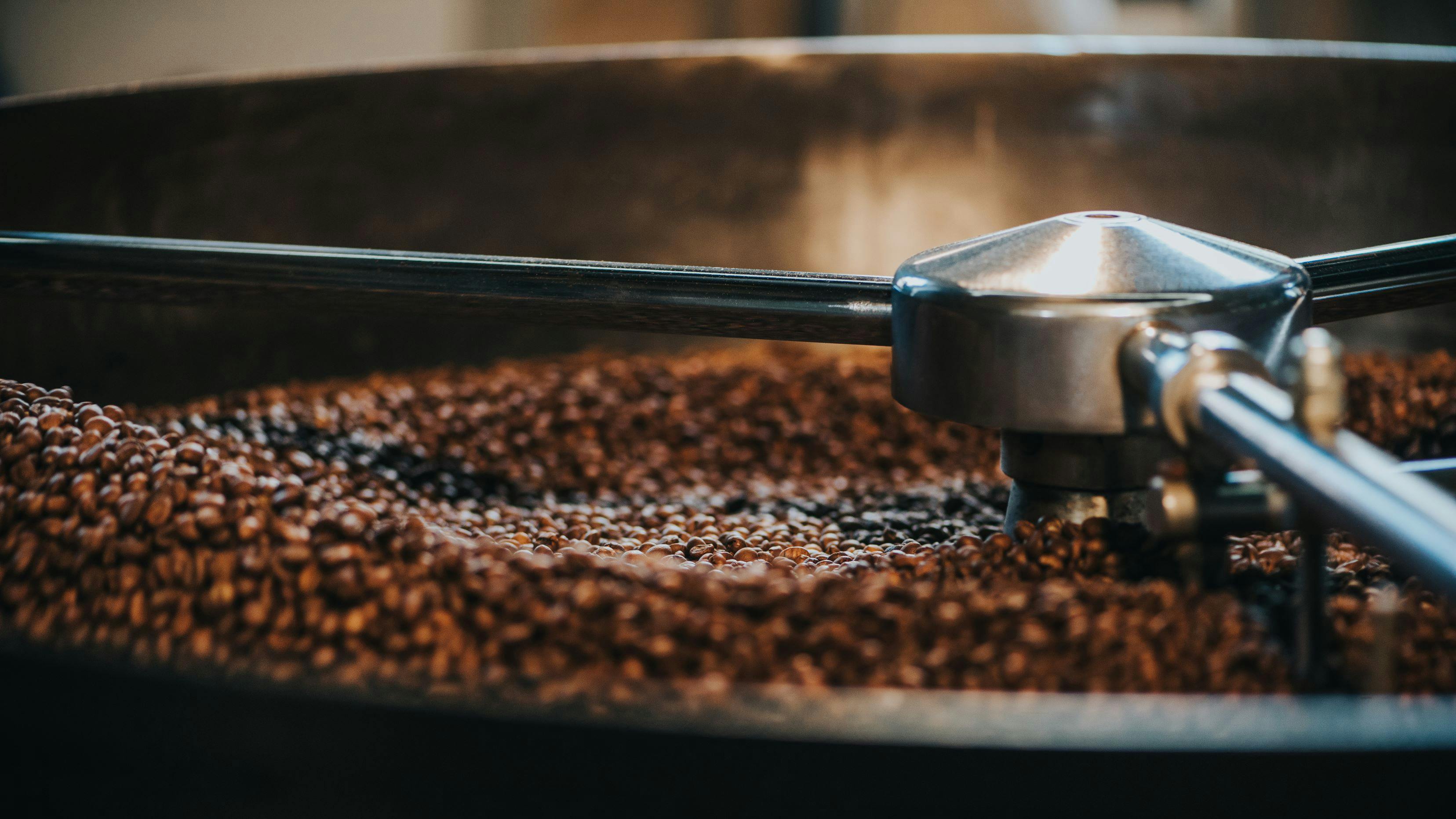 Coffee roaster cylinder roasting and mixing coffee beans