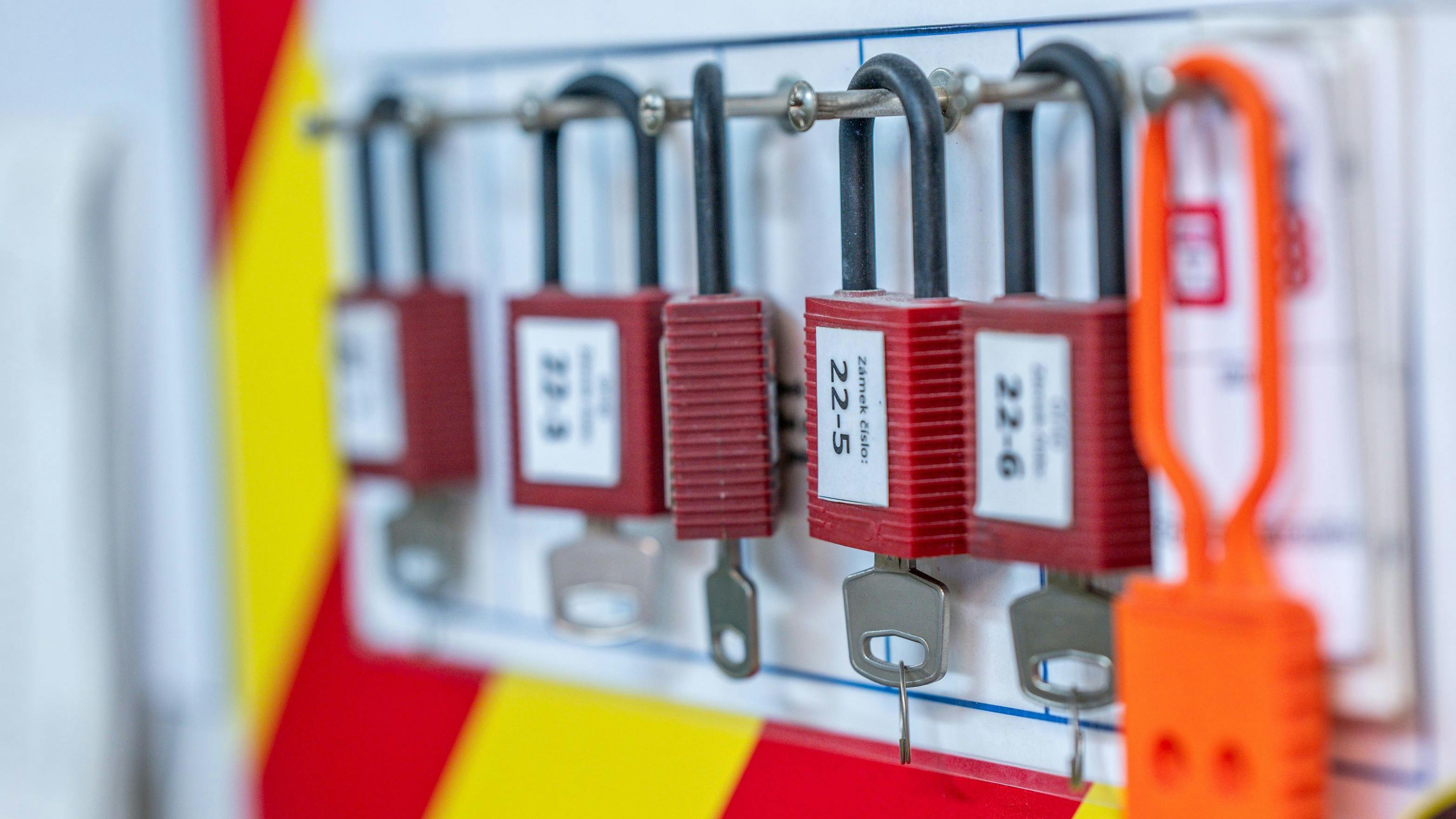 Safety Lockout tagout station with hanging locks with keys