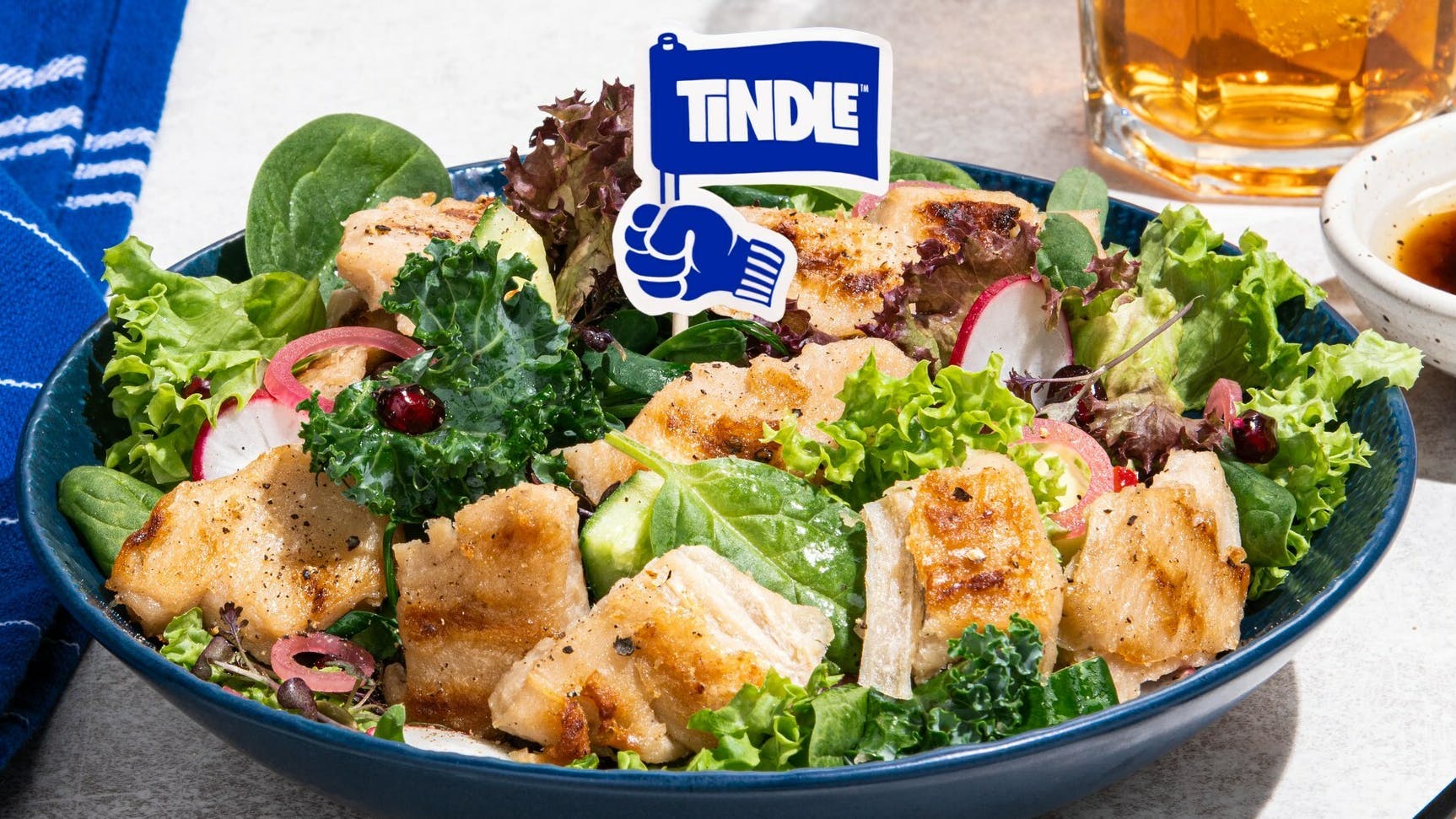 tindle_chicken_pieces_grilled_salad