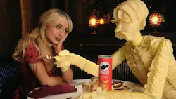 Sabrina Carpenter with 'Pringleleo' Sabrina Carpenter with 'Pringleleo'
